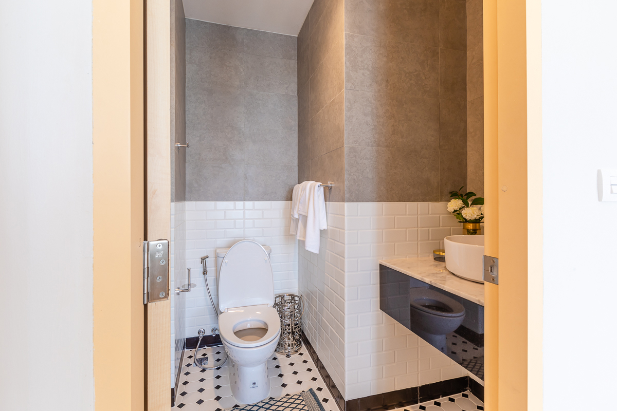  Palmetto Park Hotel & Residence, Karon Beach, Phuket
 